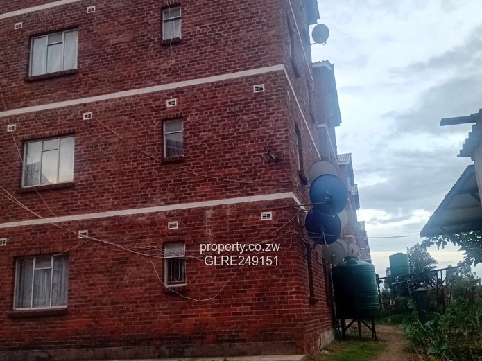 Willowvale 2-Bed Flat – Brick Block with Secure Parking