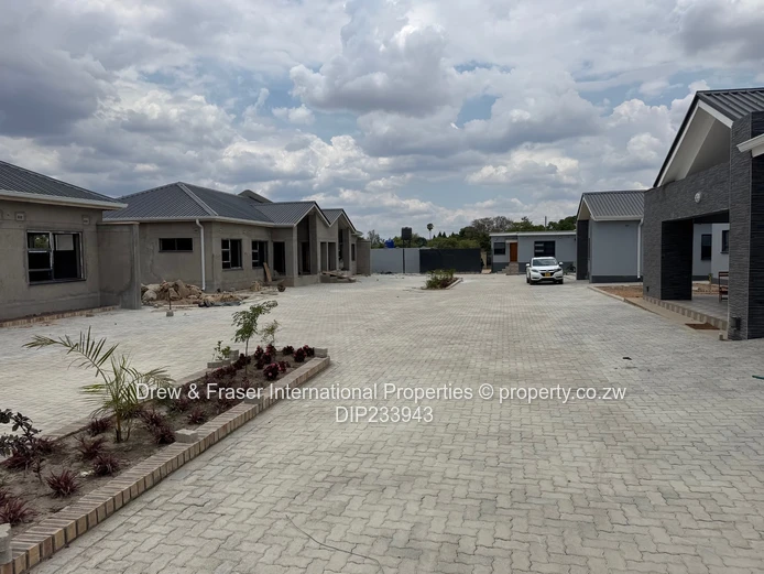 Modern 3-Bed Garden Flat with Borehole in Old Windsor