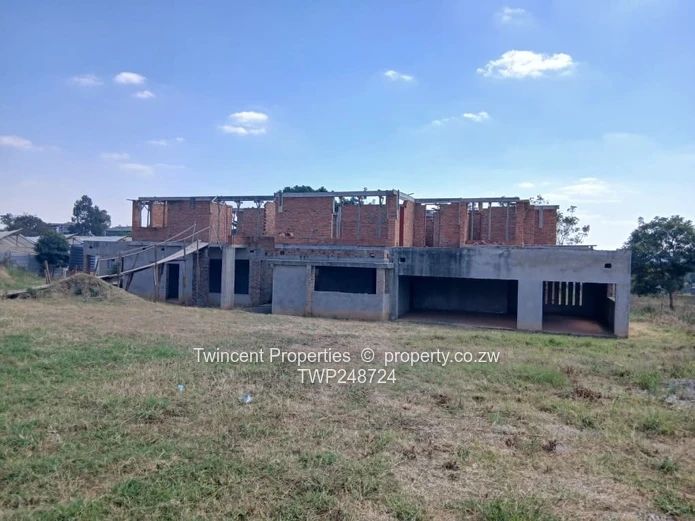 Incomplete 7 bedroomed house in Gletwin 