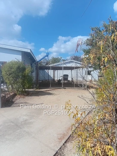Main Residence And Cottage In Beitbridge