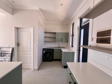 2 Bedroom Flat & Apartment