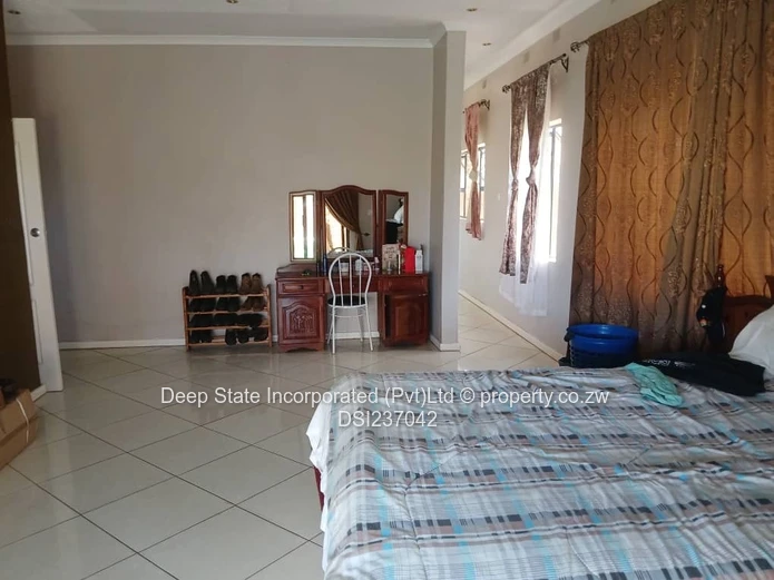 Borrowdale Pomona house for sale .