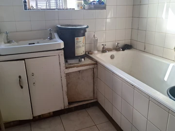 2 Bedroom Flat & Apartment