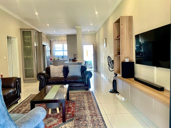 3 Bedroom Flat & Apartment