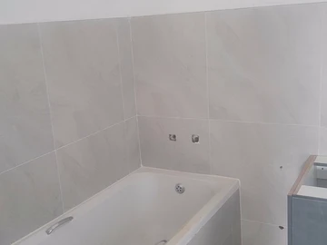 2 Bedroom Flat & Apartment
