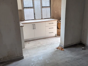 2 Bedroom Flat & Apartment