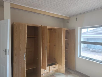 2 Bedroom Flat & Apartment