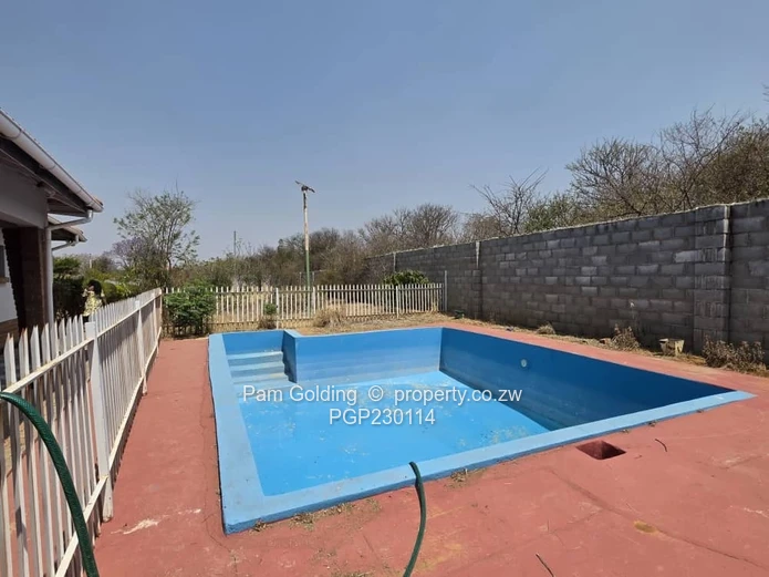 Beautiful off grid plot for sale in Kensington