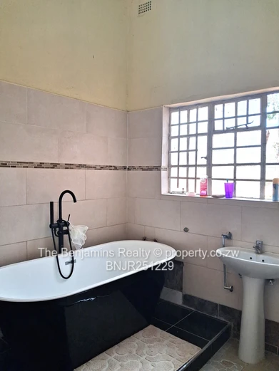 5 Bed Family Home in Quinnington