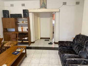 2 Bedroom Flat & Apartment