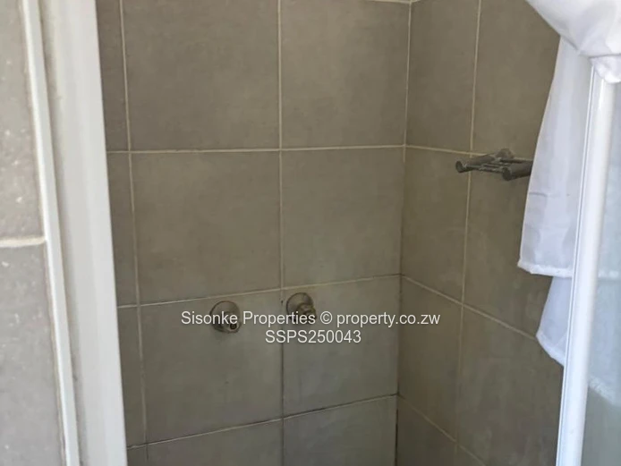 2 bed garden flat for rent-Palmer Court,Avondale 