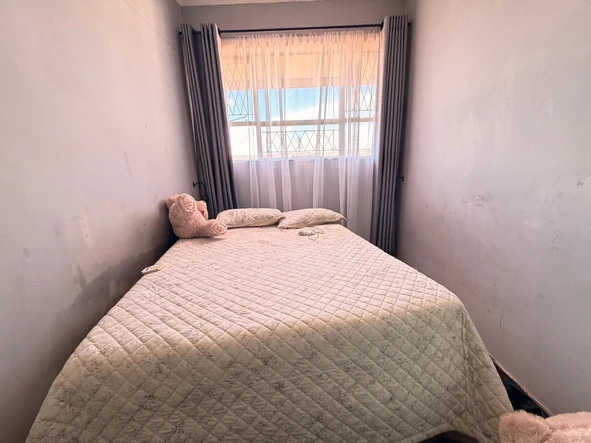 2 Bedroom Flat & Apartment