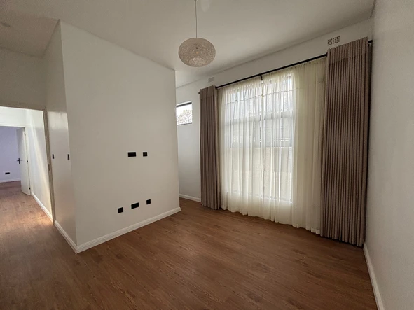 4 Bedroom Flat & Apartment