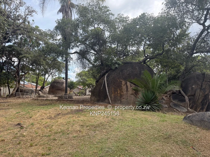 Spacious family home with attached 3 bedroom cottage