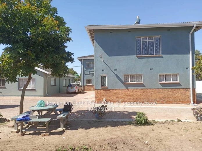 Double storey house and cottage to let  (Sole Mandate)