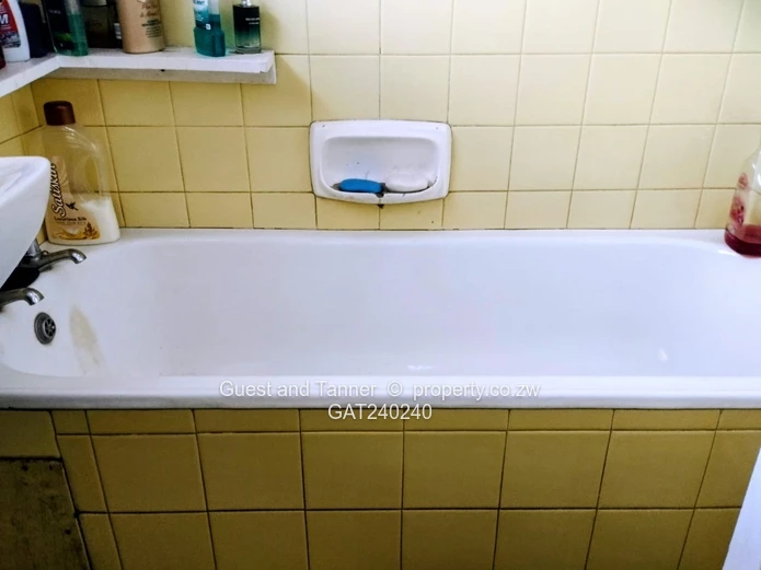 Avenues 1 bedroomed Flat in a Well Maintained Block - Pinebanks (Sole Mandate)