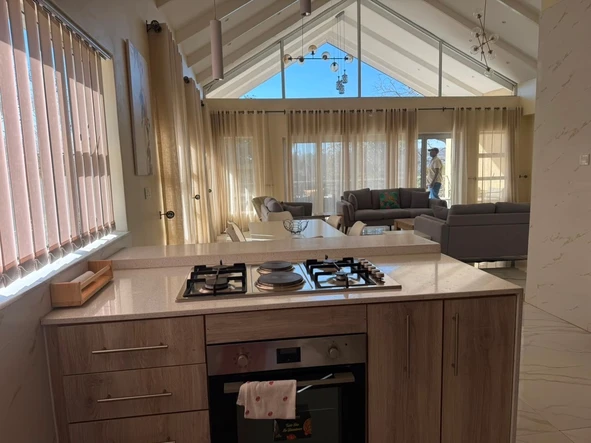 3 Bedroom Flat & Apartment
