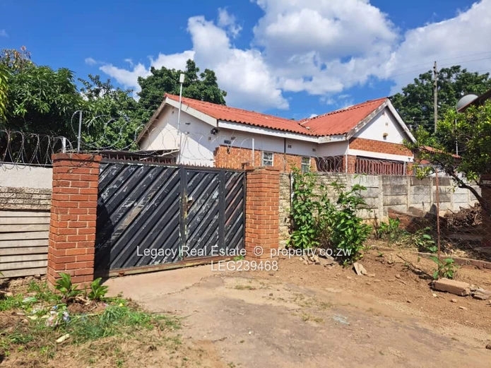 Dzivarasekwa Gunhill Family Home with ensuite & borehole
