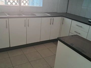 3 Bedroom Flat & Apartment