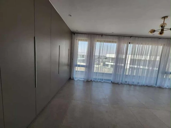 4 Bedroom Flat & Apartment