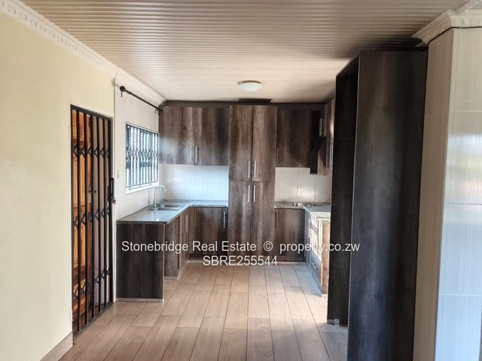 3 Bedroom House in Lochview To Rent