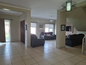4 Bedroom Flat & Apartment