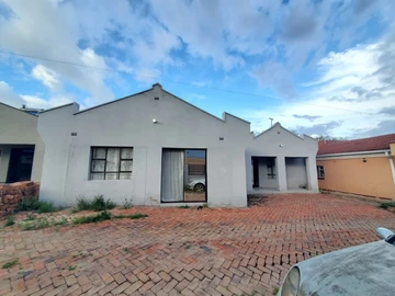 4 Bedroom Garden Flat