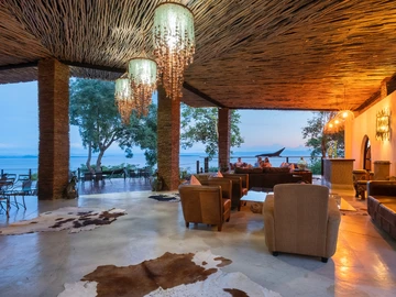 Hotel & Lodge
