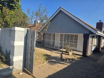 4 beds House for Sale in Southerton