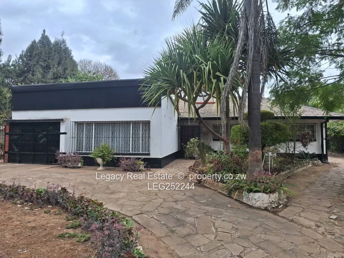 4-Bed Home with Borehole on 4000m² in Waterfalls