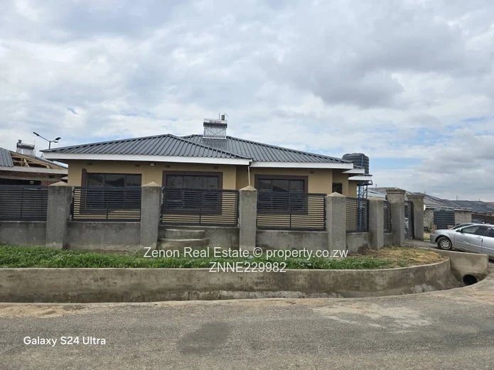 4bed house in Southview ,solar backup ,borehole 500/month (Sole Mandate)