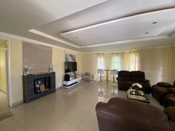 6 Bedroom House