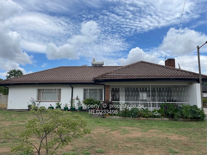 Comfortable Family Living in a Well-Located Area