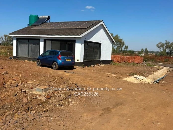588m² Pomona Stand — Cottage, Tarred Roads & Water
