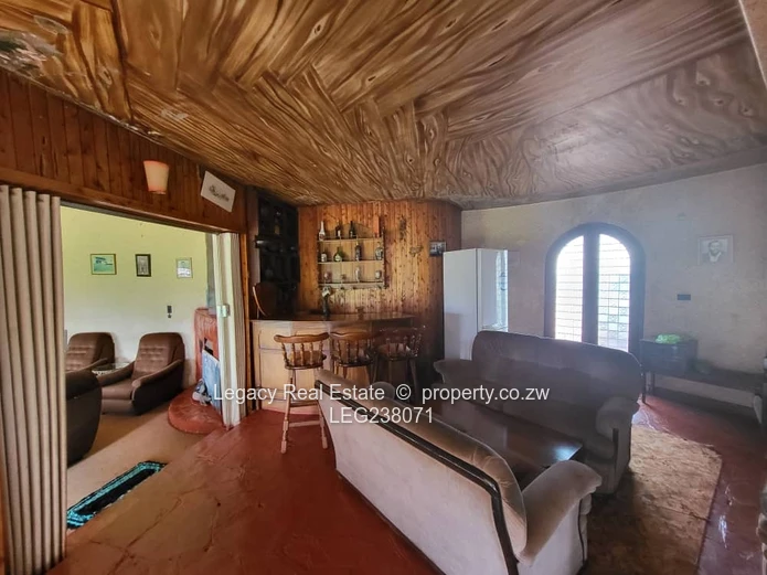 Prime 3,200sqm Stand with House & Staff Quarters