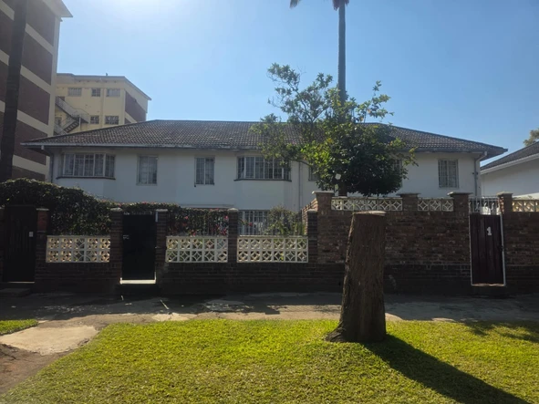 2 Bedroom Flat & Apartment