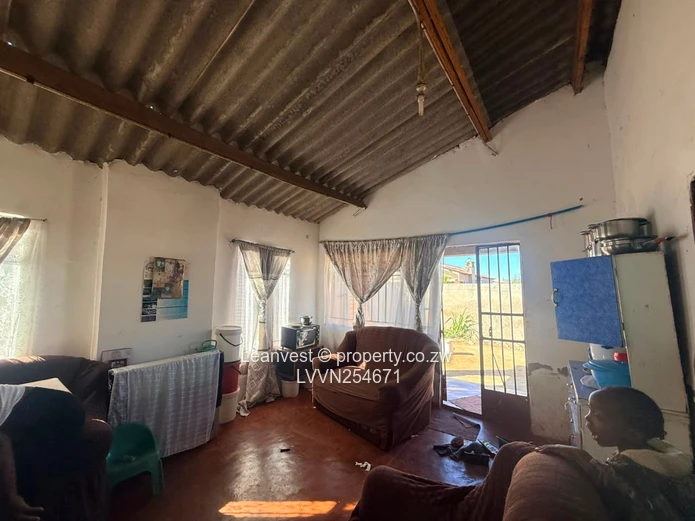 Spacious 6-Bed Home in Chitungwiza with Borehole