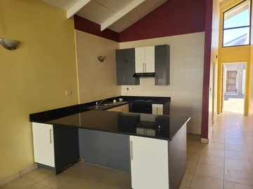 3 Bedroom Flat & Apartment