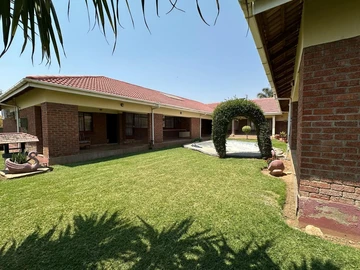 8 Bedroom House
