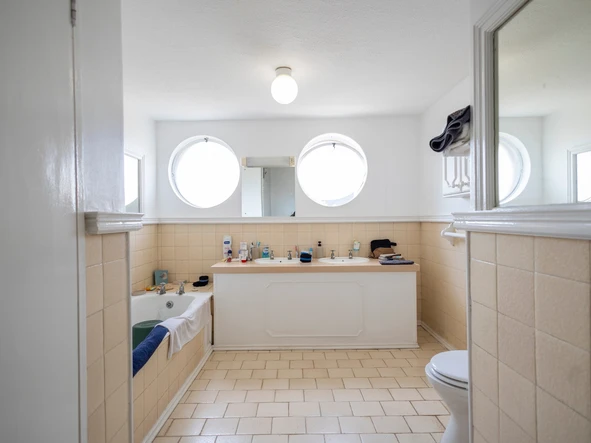 Spacious 7Th Floor Apartment - Northfields