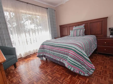 6 Bedroom House