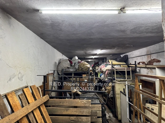 Versatile Retail, Office & Warehouse Facility