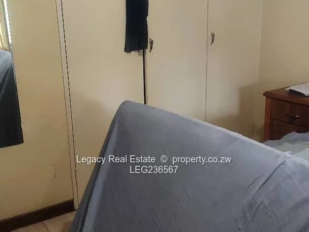 Urban Elegance: 2-Bedroom Garden Flat In Avondale