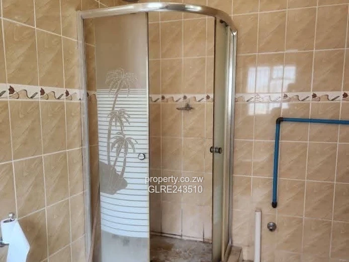 Marlborough 5-Bed Home with Spacious Garden & Borehole