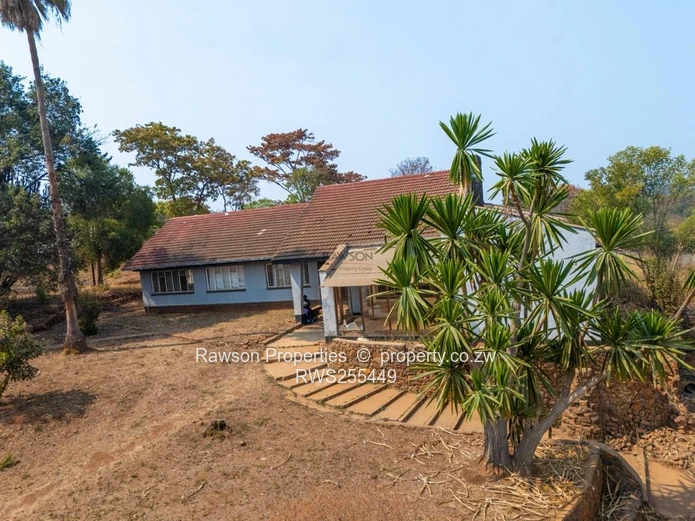 Development Plot & 4-Bed Home on 8,300 m2, Philadelphia