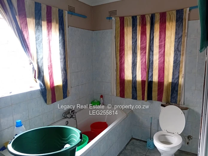 4-Bed Zimre Park House — Fitted Kitchen, Garden & Garage