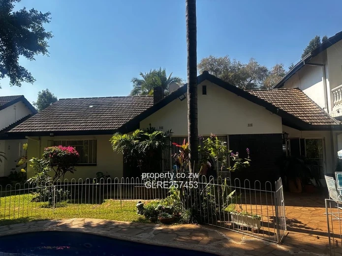 Vainona Family Home — 5BR, Pool & Balcony on 4666m²