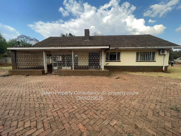 Spacious 3-Bedroom Family Home in Eastlea with Borehole!