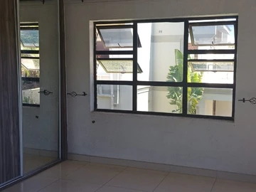 3 Bedroom Flat & Apartment