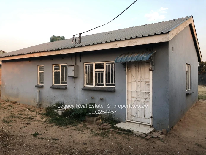 Walled 2-Bed Cottage with Garden & Garage in Waterfalls (Sole Mandate)